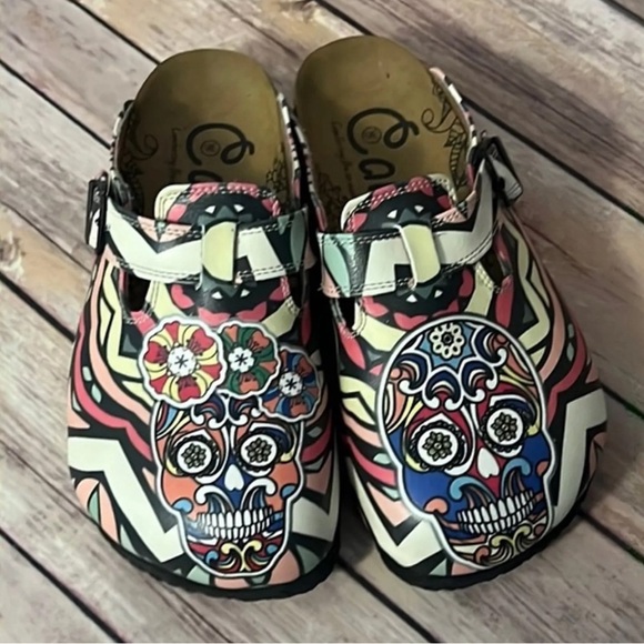 Calceo Women’s Floral Dry Skull Clogs - Picture 1 of 4